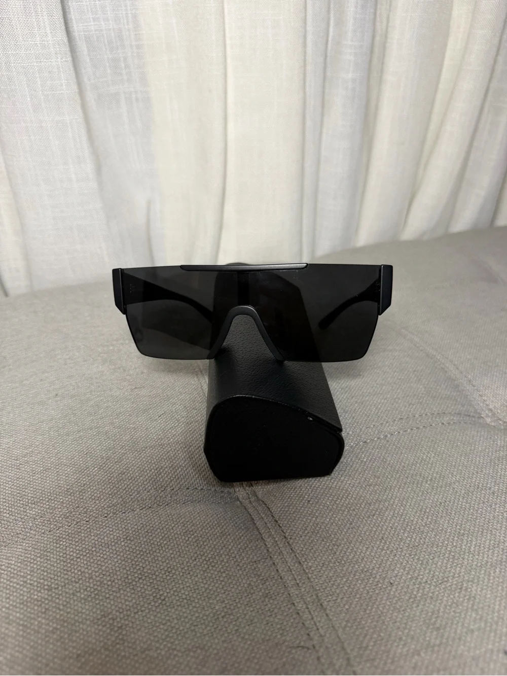 Burberry Black Shield-Style VR Sunglass with Case